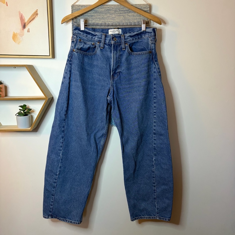 Abercrombie The Barrel Jean Mid Rise size 26 - Picture 3 of 6